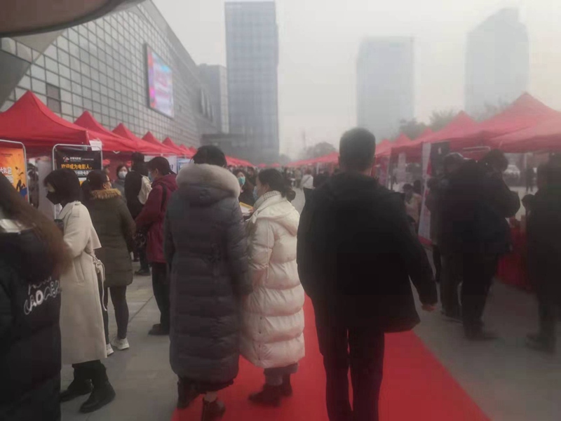 我公司（sī）參加“鄭東（dōng）新區龍子湖高校區專場招聘會”(圖（tú）1)