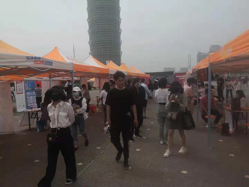 鄭州農（nóng）達生化參加鄭東新區第十二屆 “如意前（qián）程”招聘會(圖2)