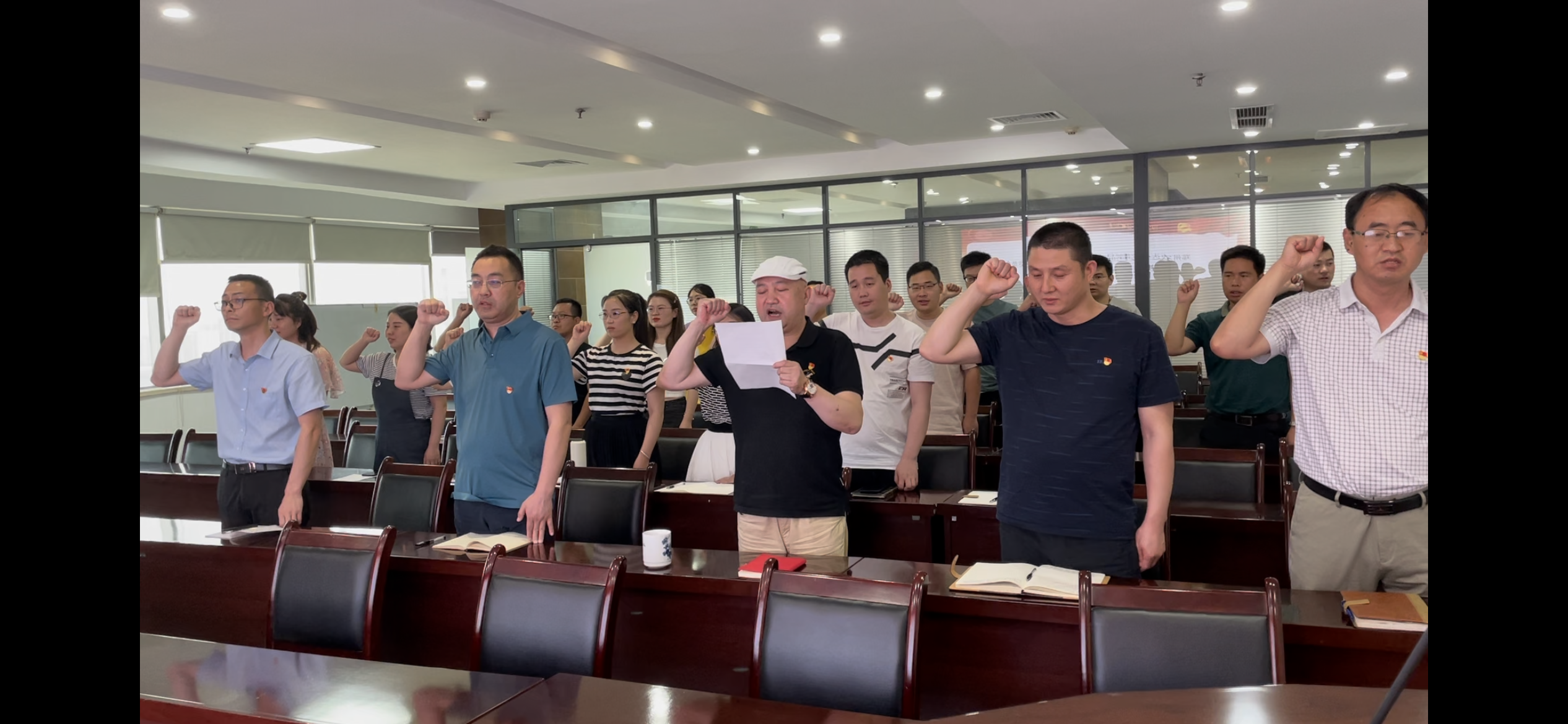 “重（chóng）溫黨史，不忘初心” ——鄭州羞羞视频支部慶祝建黨100周年學習活動(圖2)